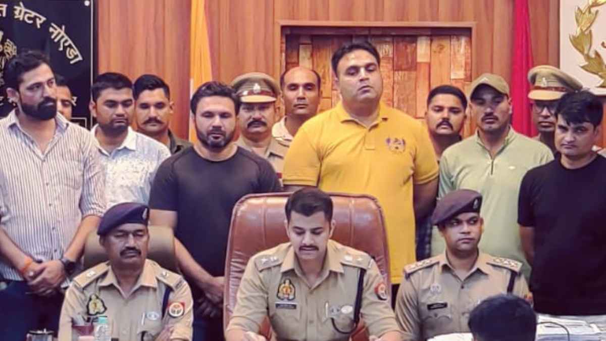 NOIDA इंटरनेशनल एयरपोर्ट में रुकावट पैदा करने वाला AIR INDIA का पायलट दबोचा, तीन किसानों को किया गया था अगवा
