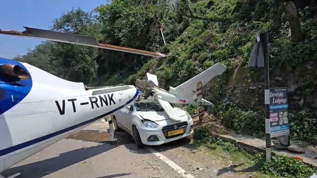 Uttarakhand News: केदारनाथ में बड़ा हादसा टला, हाईवे पर हेलीकॉप्टर की इमरजेंसी लैंडिंग