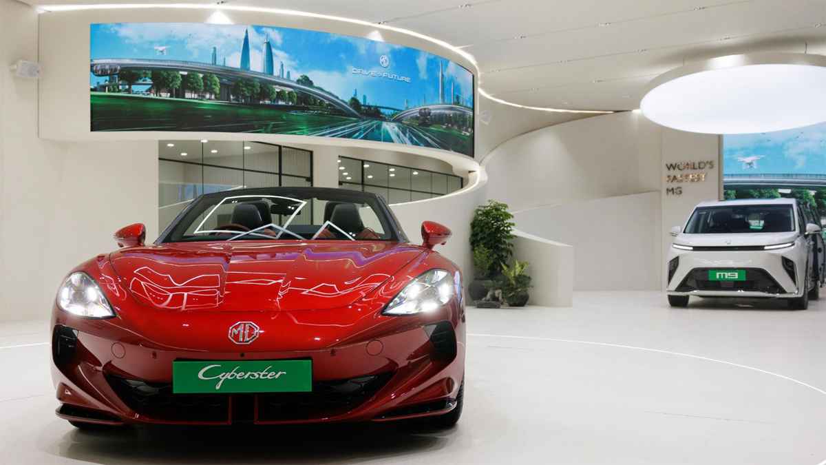 MG M9 और Cyberster EVs जल्द होंगी लॉन्च, फुल चार्ज पर मिलेगी 430km की रेंज