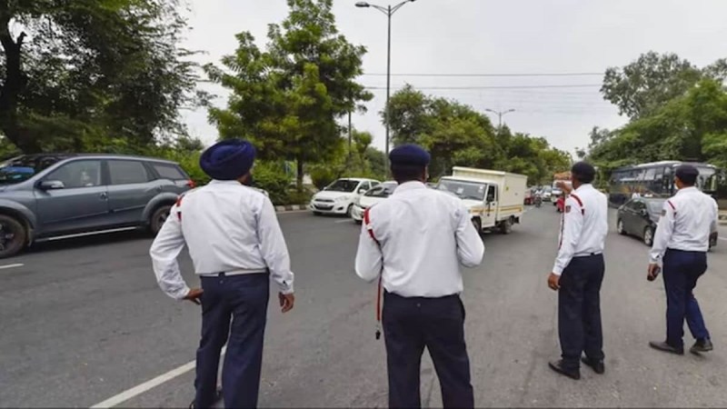 Noida traffic diversion, Noida News, Noida, Noida Traffic Police, Vice President Jagdeep Dhankhar, Governor Anandiben Patel, नोएडा ट्रैफिक डायवर्जन, नोएडा समाचार, नोएडा, नोएडा ट्रैफिक पुलिस, उपराष्ट्रपति जगदीप धनखड़, राज्यपाल आनंदीबेन पटेल