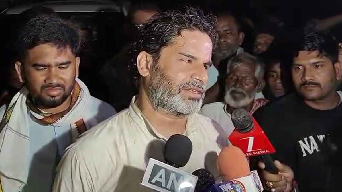 'नीतीश कुमार होश में नहीं हैं, इस्तीफा दे देना चाहिए', गैंगरेप पीड़िता से मिलने पहुंचे जनसुराज नेता प्रशांत किशोर