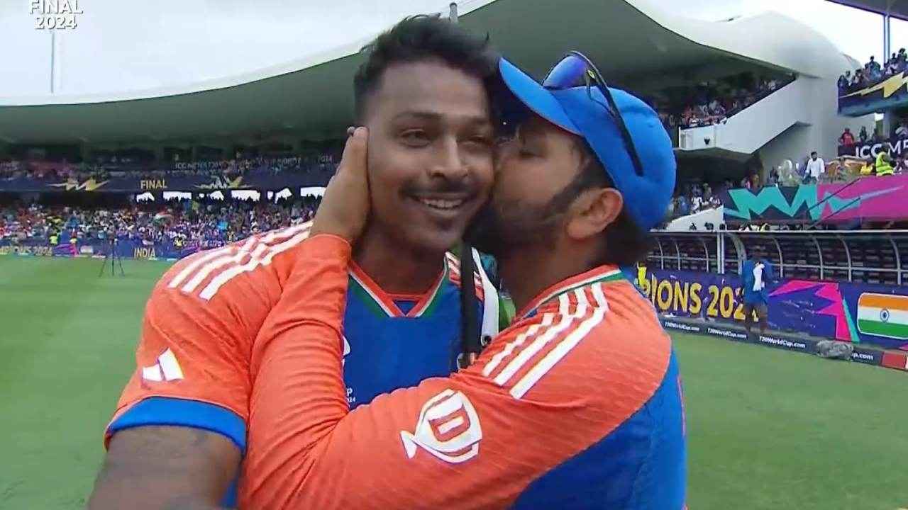 Rohit Sharma Kiss Hardik Pandya
