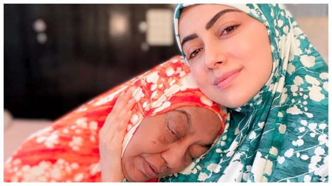 Sana Khan with mom