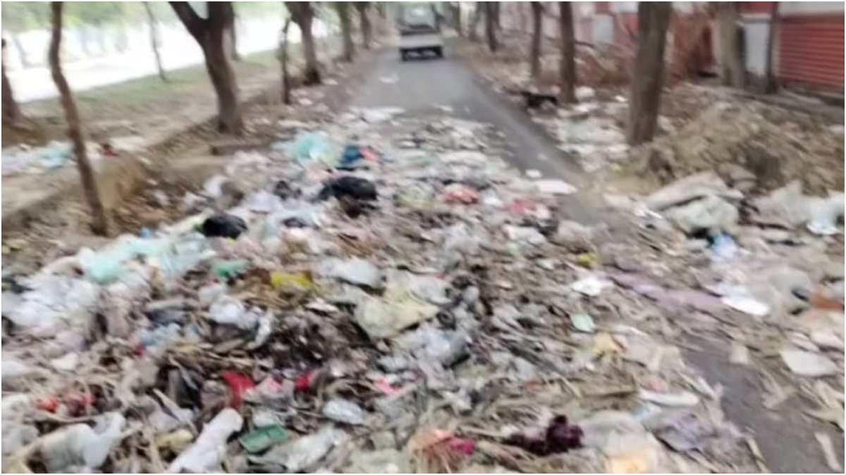 ग्रेटर नोएडा में खुले में कूड़ा फेंका तो होगा सख्त एक्शन, जानें प्राधिकरण ने किस पर ठोंका हजारों का जुर्माना