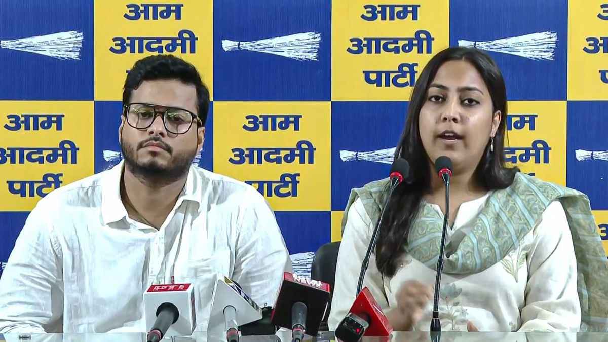 दिल्ली यूनिवर्सिटी में छात्रों को एडमिशन दिलाएगी 'AAP', ASAP ने कैंपस में लगाया एडमिशन हेल्प डेस्क