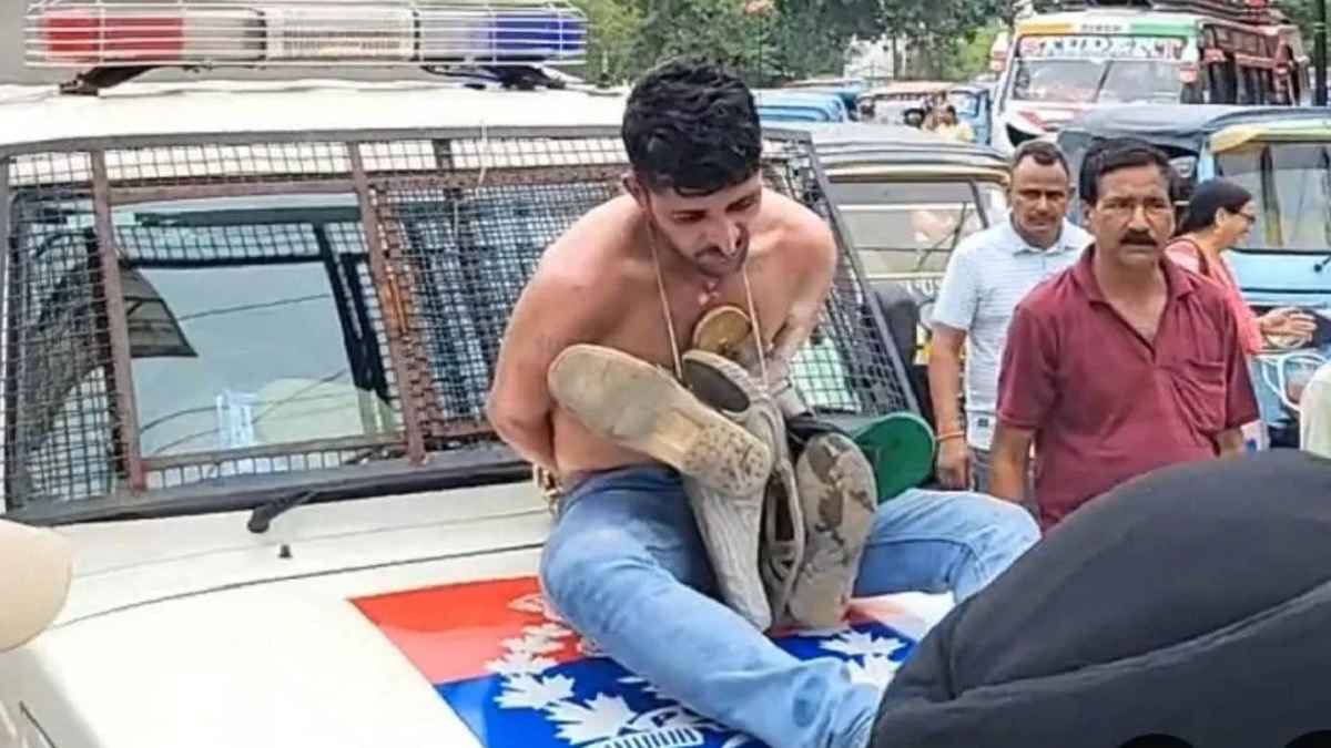 जम्मू में पुलिस की जीप के बोनेट पर चोर की परेड, SSP ने दिए जांच के आदेश