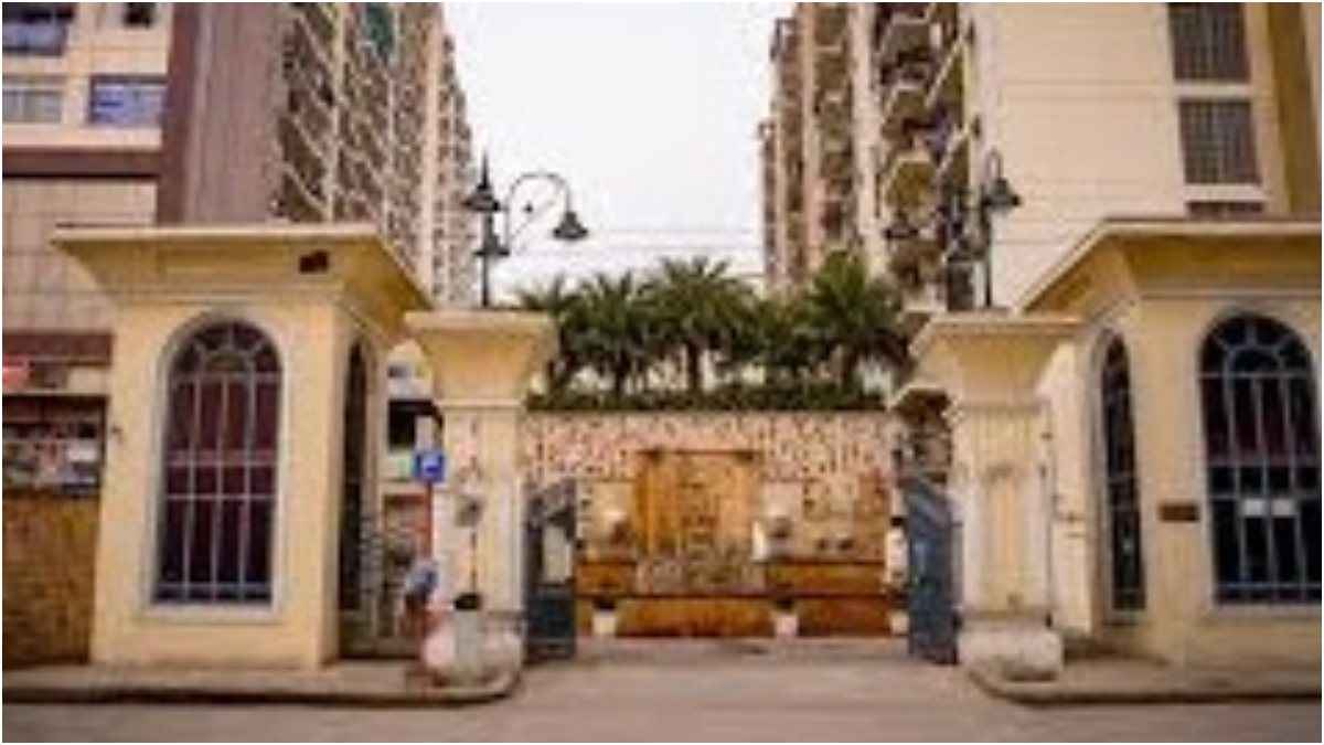ग्रेटर नोएडा वेस्ट की किस सोसायटी में आई धमकी, जानें एक साथ 12 लोगों ने कौन सा मैदान छोड़ा