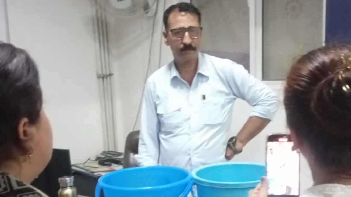 ग्रेटर नोएडा वेस्ट की सोसायटी में ऐसा क्या हुआ, बूंद-बूंद पानी को तरस गए लोग