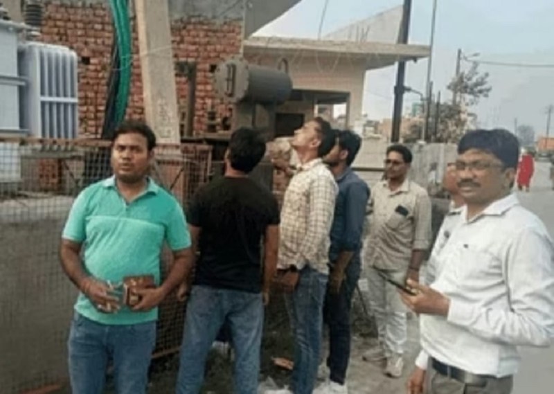Ghaziabad News, Ghaziabad Police, Ghaziabad crime, Ghaziabad Electricity Corporation, Dasna, Electricity Raid, Ghaziabad crime news, Ghaziabad, Ghaziabad Latest News, गाजियाबाद खबर, गाजियाबाद, गाजियाबाद ताजा खबर, गाजियाबाद पुलिस, गाजियाबाद बिजली निगम, डासना, बिजली छापेमारी