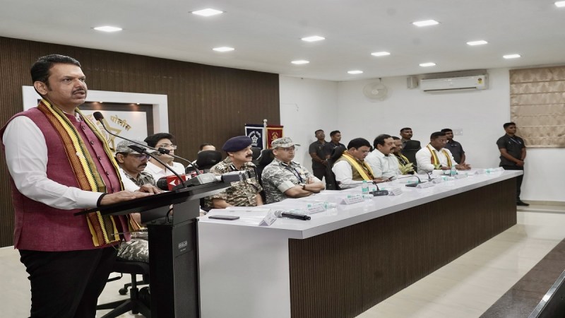 Mumbai News, CM Devendra Fadnavis, Naxalites, Latest News, मुंबई खबर, सीएम देवेंद्र फडणवीस, नक्सली, ताजा खबर