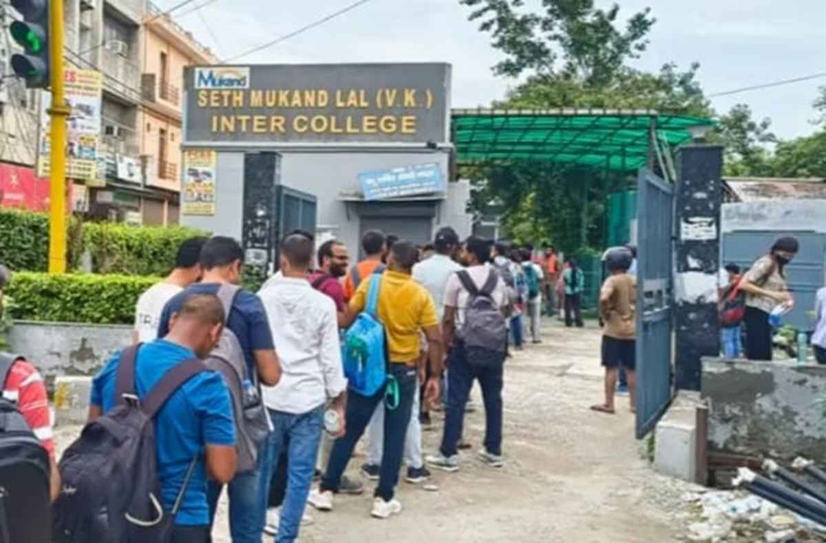 गाजियाबाद में आज 23800 अभ्यर्थी दे रहें हैं RO-ARO की परीक्षा, सुरक्षा के किए गए कड़े इंतजाम