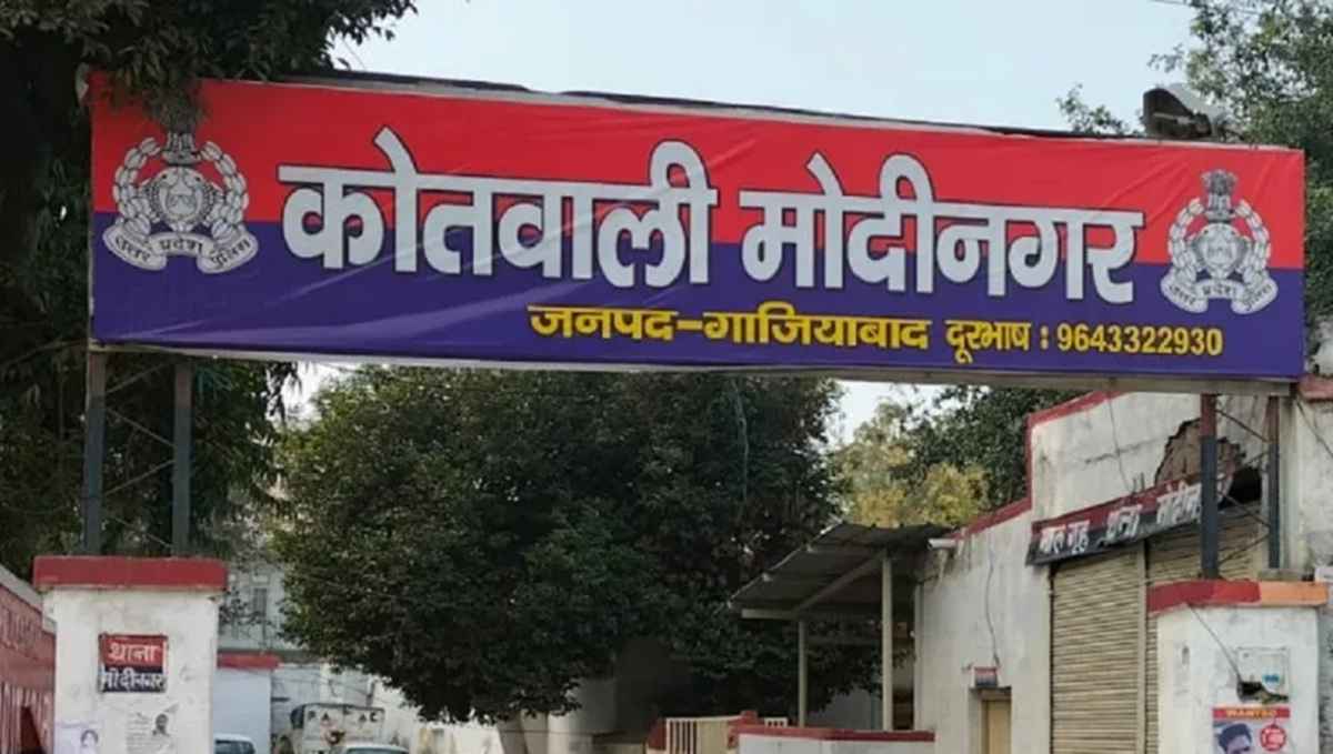 गाजियाबाद में युवक ने बेहोश होने तक बरसाए स्ट्रीट डॉग पर डंडे, वीडियो वायरल होने पर जांच शुरू