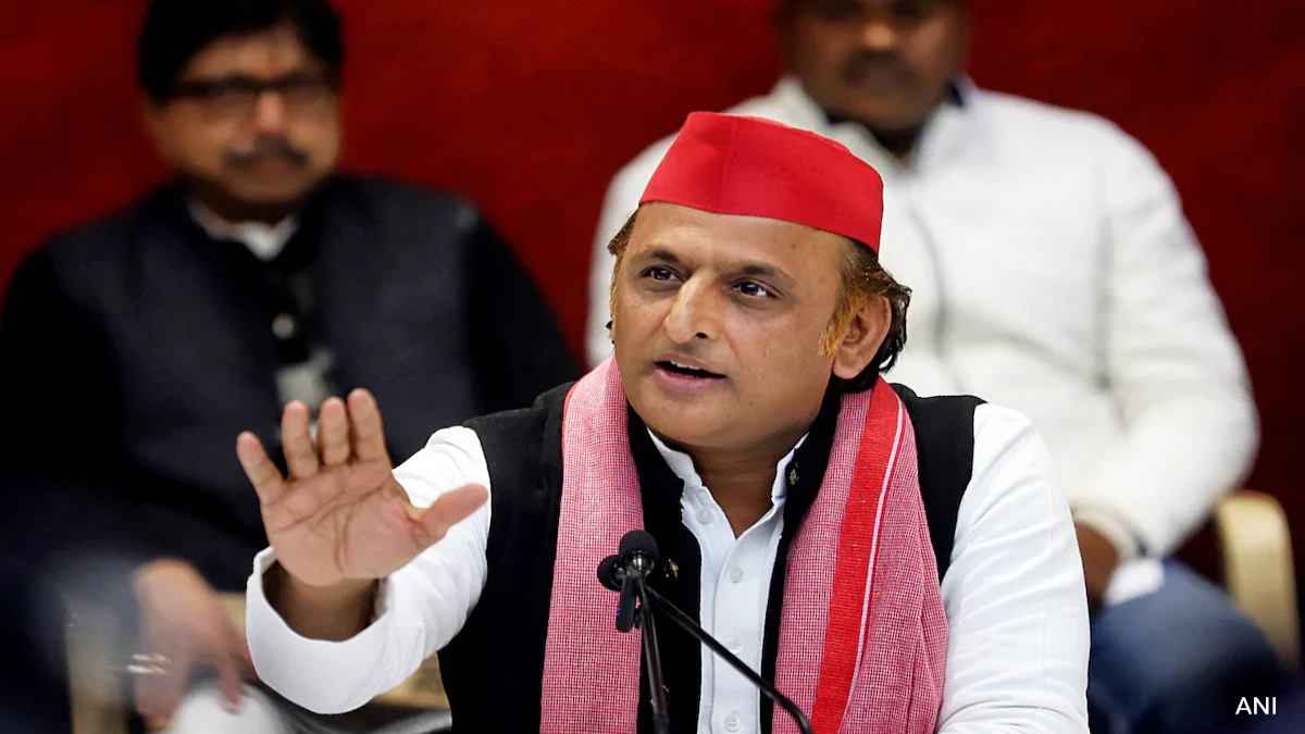 Video: 'मैं दुनिया को मनाने में लगा हूं...', लोकसभा में अखिलेश यादव ने पढ़ी शायरी