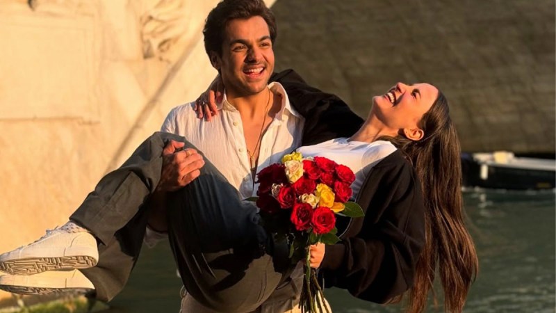 Ashish Chanchlani, Elli AvRam