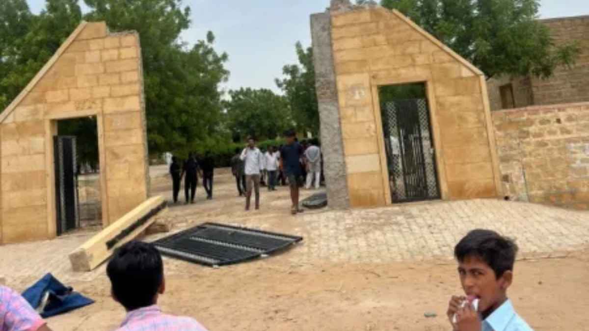 जैसलमेर: सरकारी स्कूल का मेन गेट गिरा, 1 छात्र की मौत, टीचर गंभीर घायल