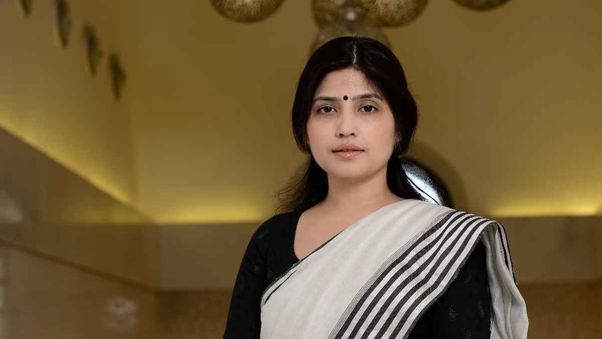 Video: डिंपल यादव पर अभद्र टिप्पणी करने वाले मौलाना के खिलाफ गुस्सा, लखनऊ में जलाए गए पोस्टर