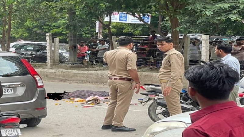 Greater Noida West, Greater Noida Authority, Noida police, Stray Animals, Greater Noida News, ग्रेटर नोएडा वेस्ट, ग्रेटर नोएडा प्राधिकरण, नोएडा पुलिस, आवारा पशु, ग्रेटर नोएडा समाचार