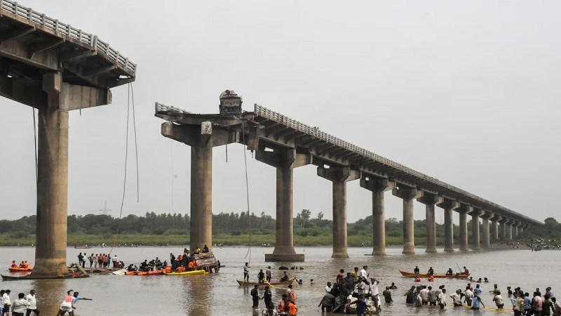 Gujarat News, Bhartiya Janata Party, Barodra, Mahisagar River Bridge, BJP, Congress, गुजरात खबर, भारतीय जनता पार्टी, वडोदरा, महिसागर नदी पुल, बीजेपी, कांग्रेस