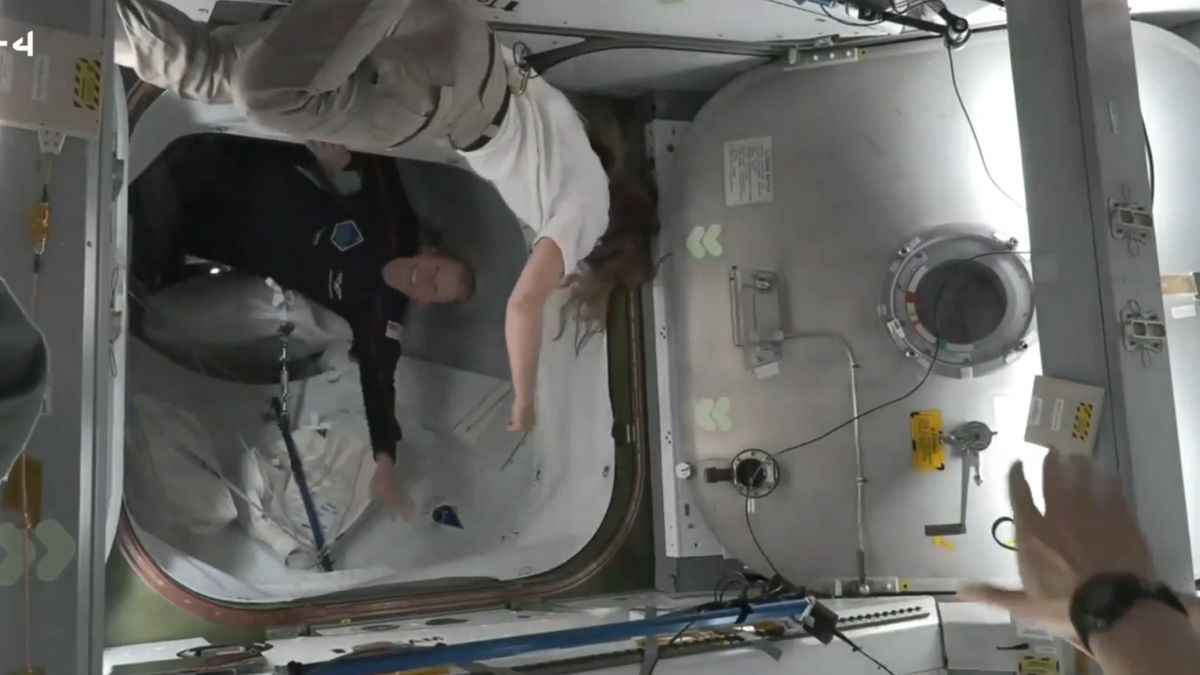 स्पेस स्टेशन से धरती के लिए रवाना हुए शुभांशु शुक्ला, SpaceX ड्रैगन में कुल 4 अंतरिक्ष यात्री