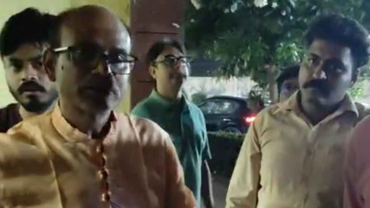 Greater Noida News : जेपी अमन सोसायटी में मचा हाहाकार, 22 घंटे से लाइट नहीं, कोई लिफ्ट में फंसा, किसी का ऑक्सिजन हुआ बंद