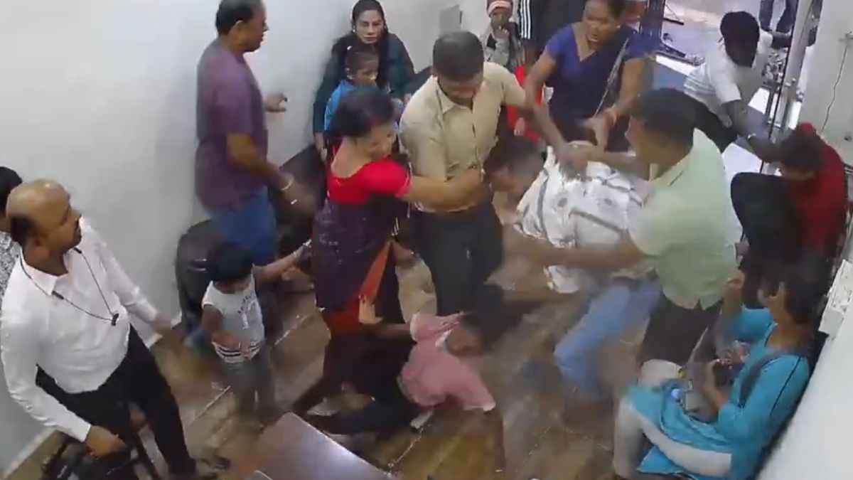 'डॉक्टर व्यस्त हैं' बोलना पड़ा महंगा, महाराष्ट्र में बिहार के लड़के ने रिसेप्शनिस्ट से की मारपीट