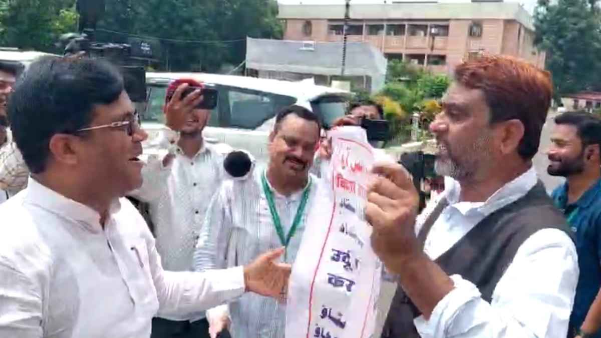 Khalid Anwar vs Akhtarul Iman protest Patna