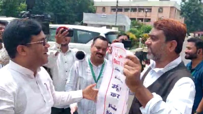 Khalid Anwar vs Akhtarul Iman protest Patna