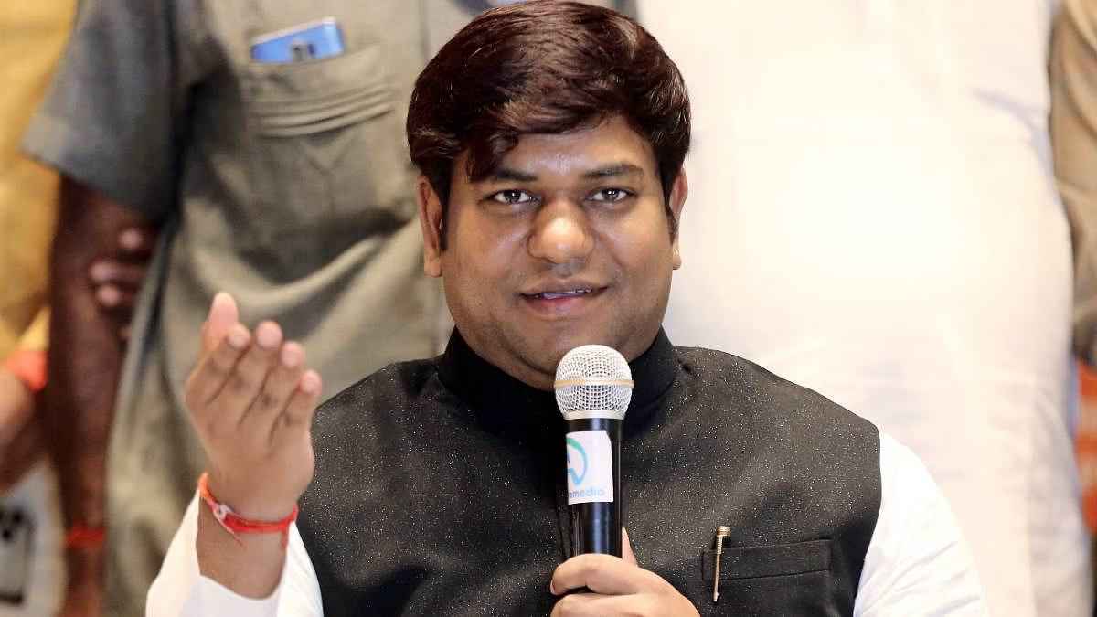 Mukesh Sahani skips Tejashwi yadav meeting