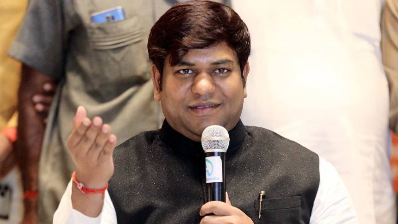 Mukesh Sahani skips Tejashwi yadav meeting