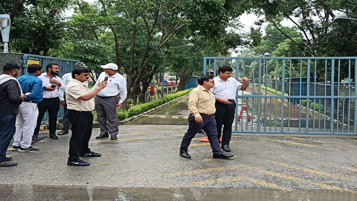 बारिश ने नोएडा प्राधिकरण के ड्रेनेज सिस्टम की खोली पोल, अब IIT टीम लगाएगी गलती का पता