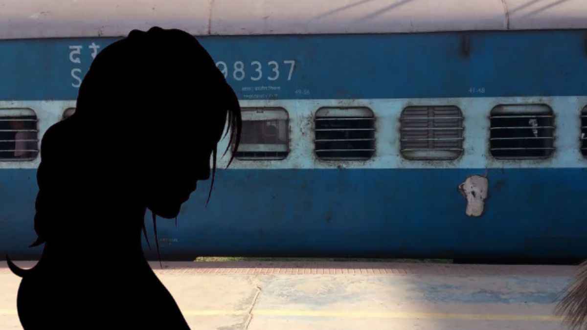 खड़ी ट्रेन में महिला के साथ गैंगरेप के बाद पटरी पर फेंका, कट गया पैर