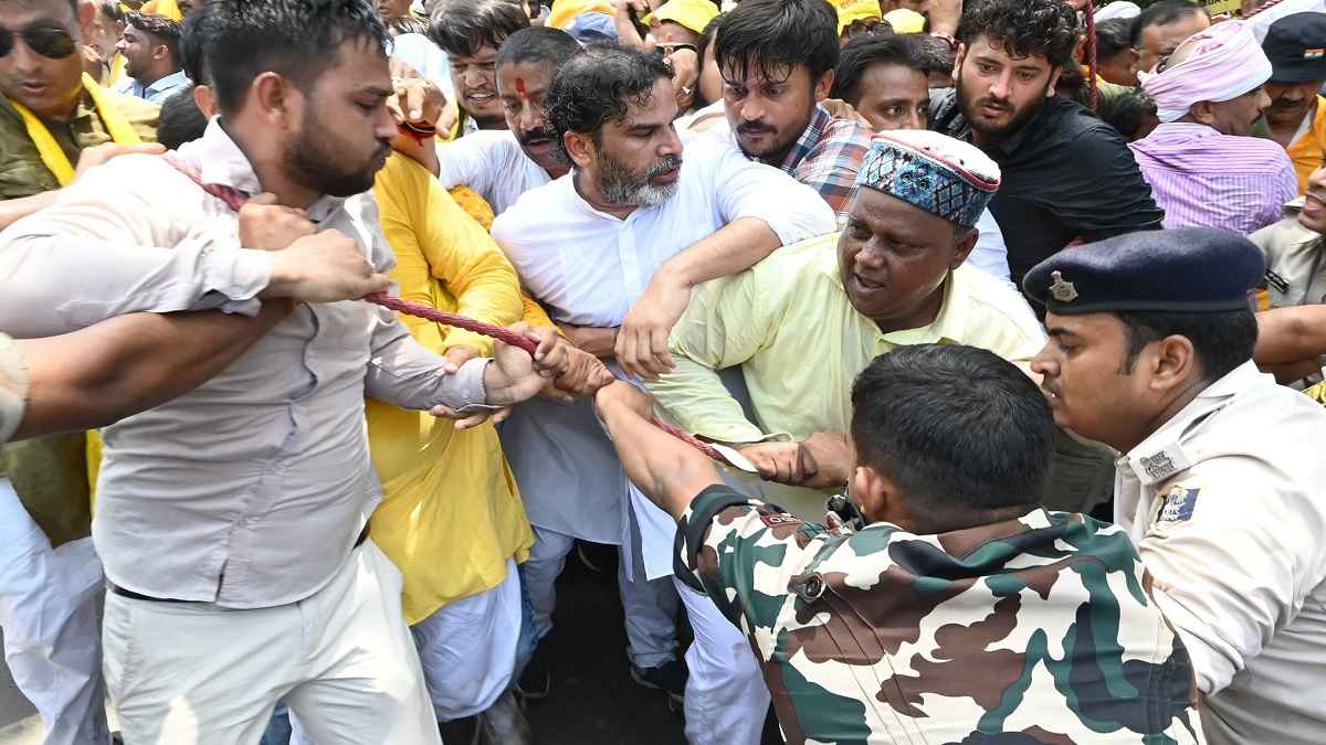 बिहार में प्रशांत किशोर समेत 2009 लोगों पर FIR, जनसुराज मार्च पर पुलिस ने लिया एक्शन