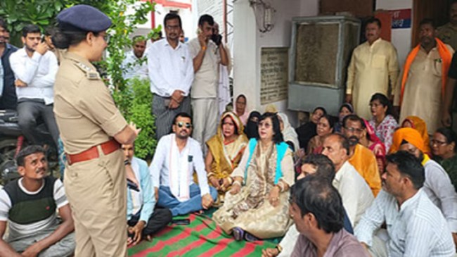 Uttar Pradesh News, Kanpur Dehat, Kanpur Police, Minister State Pratibha Shukla, Yogi Government, Akbarpur Police Station, उत्तर प्रदेश समाचार, कानपुर देहात, कानपुर पुलिस, राज्यमंत्री प्रतिभा शुक्ला, योगी सरकार, अकबरपुर थाना