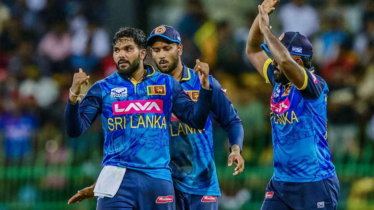 SL vs BAN: श्रीलंका को लगा बड़ा झटका, स्टार गेंदबाज हुआ पूरी टी-20 सीरीज से बाहर