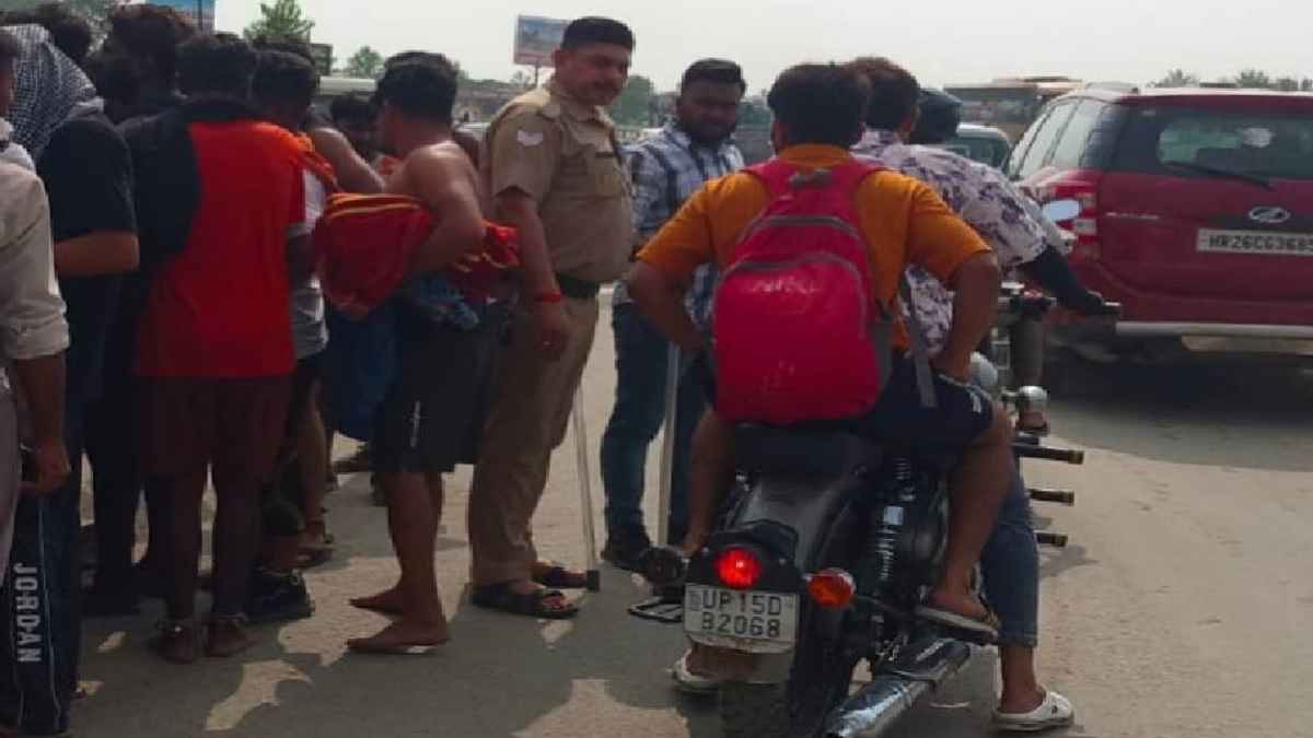 हरिद्वार में कांवड़ खंडित होने पर बवाल, पुलिस जीप और रोडवेज बस पर किया पथराव