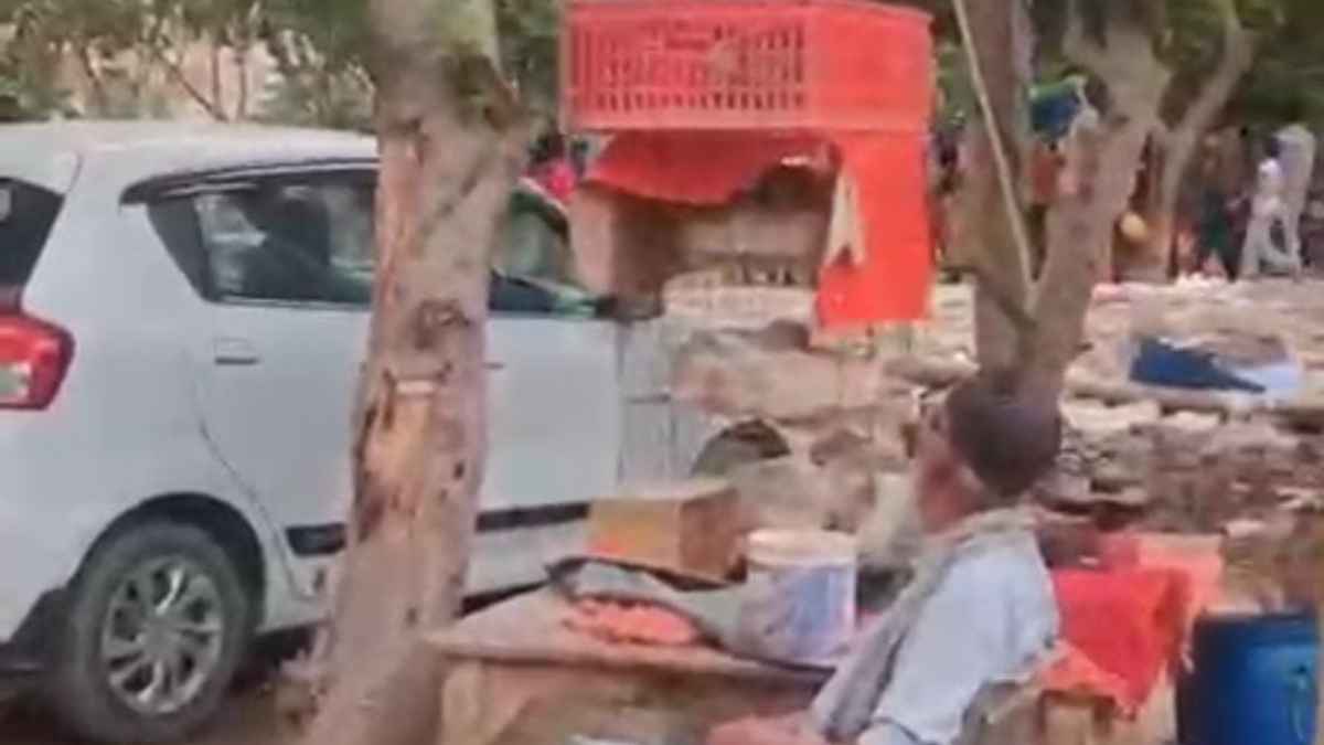 Greater Noida News : कांवड़ यात्रा: सोसायटी के बाहर खुली अवैध मीट शाॅप को बंद करने की मांग, सोशल मीडिया पर जताया विरोध