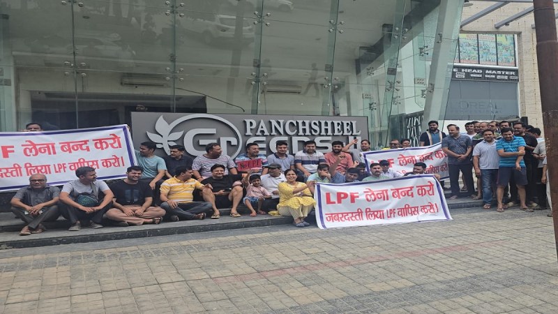 Greater Noida West, Greater Noida News, Greater Noida West Society, Greater Noida, Radicon Vedantam Society, Casa Woodstock Society, Patel Neotown Society, Panchsheel Greens 2 Society, Builder News, Protes, ग्रेटर नोएडा वेस्ट, ग्रेटर नोएडा समाचार, ग्रेटर नोएडा वेस्ट सोसाइटी, ग्रेटर नोएडा, रेडिकॉन वेदांतम सोसाइटी, कासा वुडस्टॉक सोसाइटी, पटेल नियोटाउन सोसाइटी, पंचशील ग्रीन्स 2 सोसाइटी, बिल्डर खबर, धरना प्रदर्शन