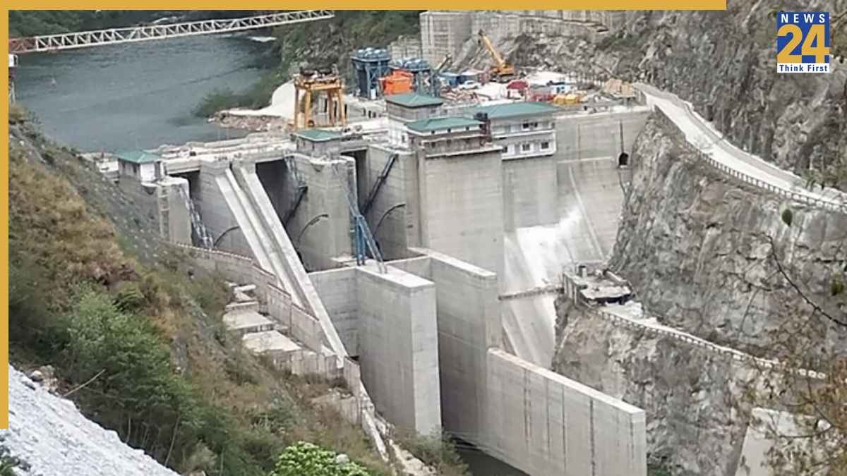 उत्तराखंड के पिथौरागढ़ में लैंडस्लाइड, बिजली प्रोजेक्ट टनल में फंसे 19 कर्मचारी, सभी को निकाला गया सुरक्षित