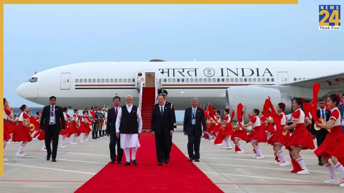 पीएम मोदी शिखर सम्मलेन के लिए चीन पहुंचे। (1)
