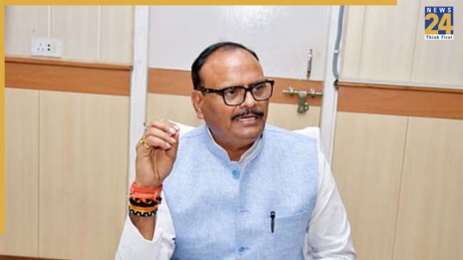 Brajesh Pathak, Deputy Chief minister Brajesh Pathak, Health Minister ,Doctor Dismissed, News 24, ब्रजेश पाठक, उपमुख्यमंत्री ब्रजेश पाठक, स्वास्थ्य मंत्री, डॉक्टर बर्खास्त, न्यूज 24