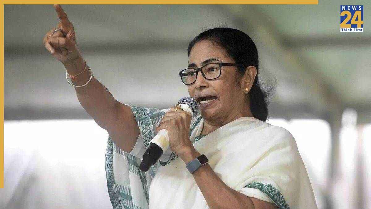 'चुनाव आयोग BJP का लॉलीपॉप न बने...डबल इंजन सरकार सबसे बड़ी 'चोर' है', ममता बनर्जी ने साधा निशाना