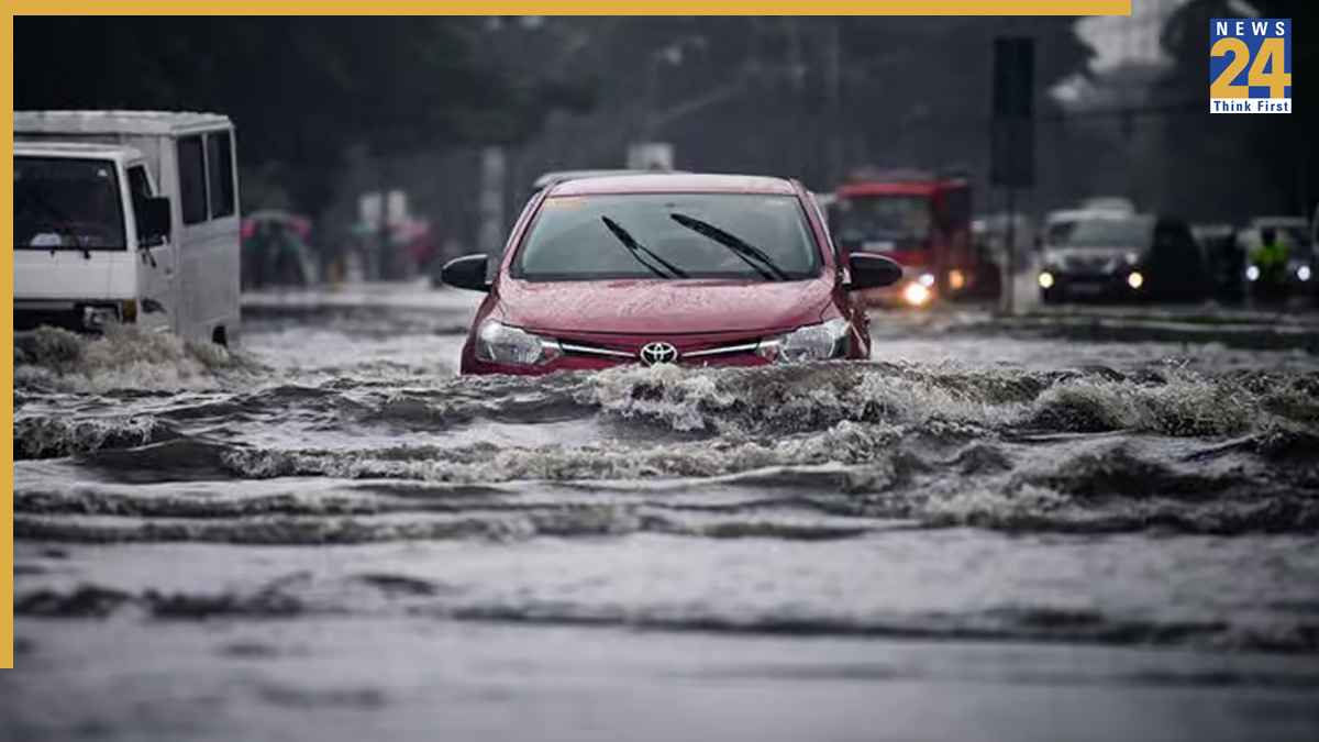 बाढ़ से डैमेज हुई कार को कैसे संभालें, 5 बातें जो जानना जरूरी
