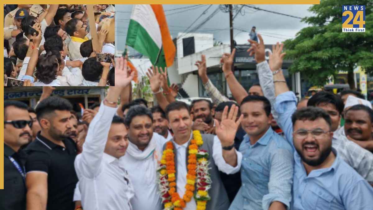 'कलेक्टर नहीं मिले तो कुत्ते के गले में लटकाया ज्ञापन', MP में कांग्रेस नेताओं ने जमकर की नारेबाजी