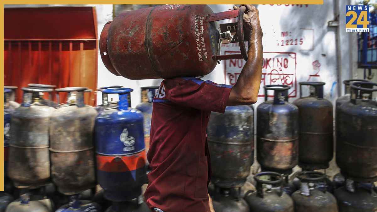 कमर्शियल गैस सिलेंडर के रेट घटे, 1 सितंबर से मिलेगा फायदा