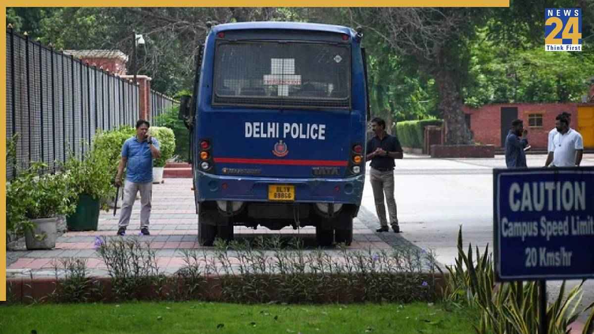 Delhi Police | Bomb Threat | Colleges