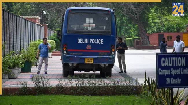 Delhi Police | Bomb Threat | Colleges