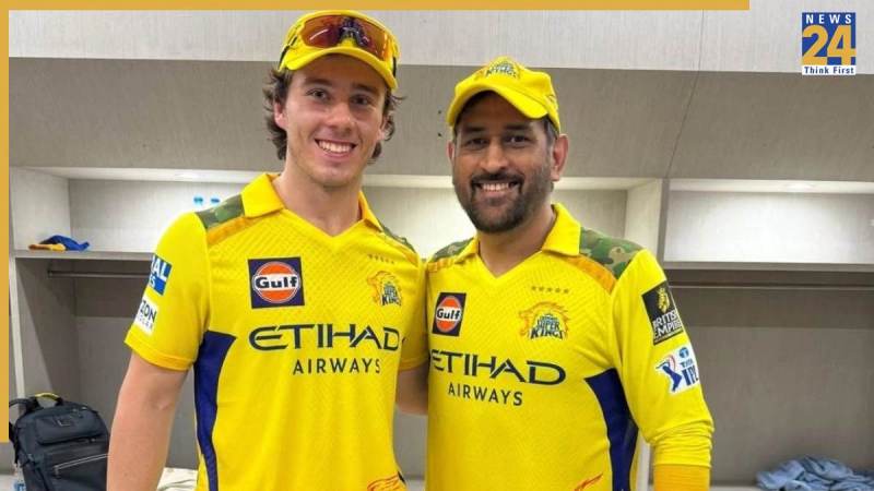 Dewald Brevis and MS Dhoni