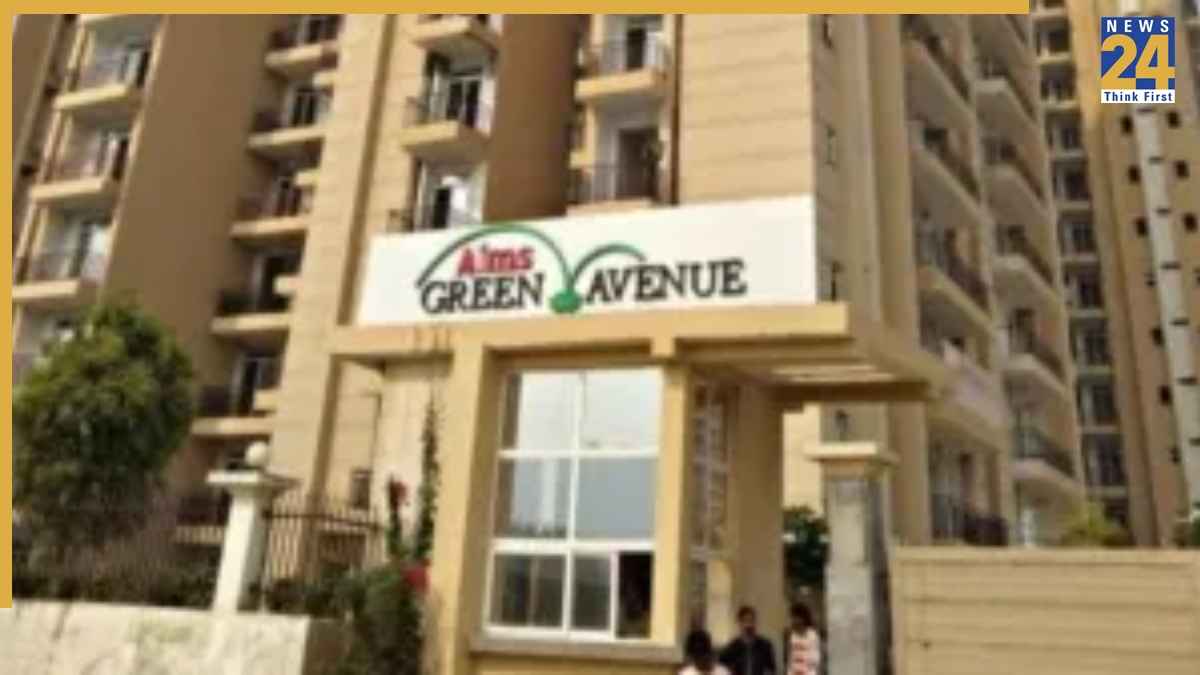 Greater Noida News: ग्रेटर नोएडा वेस्ट की एम्स ग्रीन एवेन्यू में पानी संकट गहराया, दो दिन से 600 परिवार बेहाल