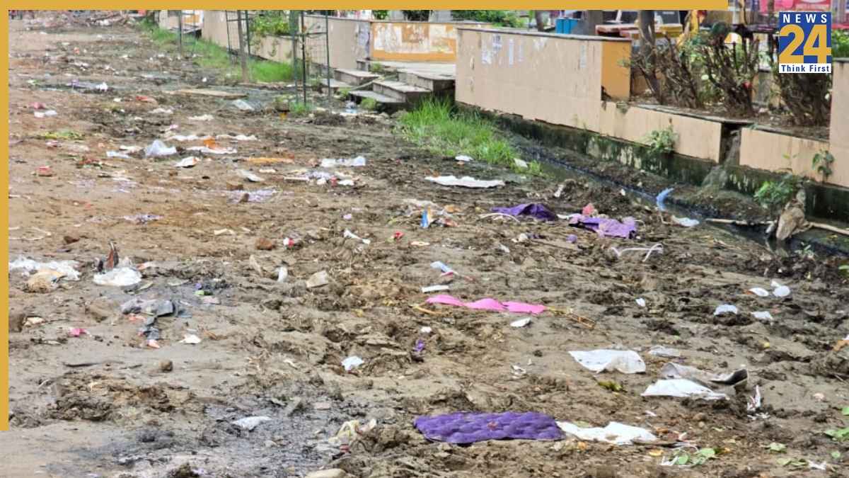Greater Noida West Garbage (1)