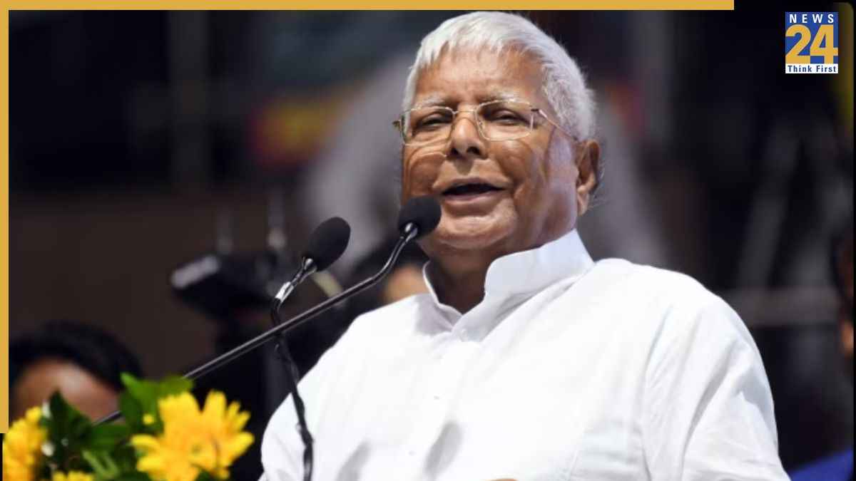 'लागल-लागल झुलनिया में धक्का, बलम कलकत्ता चला', वोट अधिकार यात्रा में दिखा लालू प्रसाद यादव का निराला अंदाज